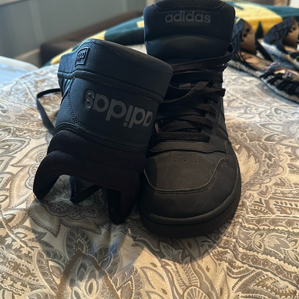 Adidas men’s size 9 high tops black